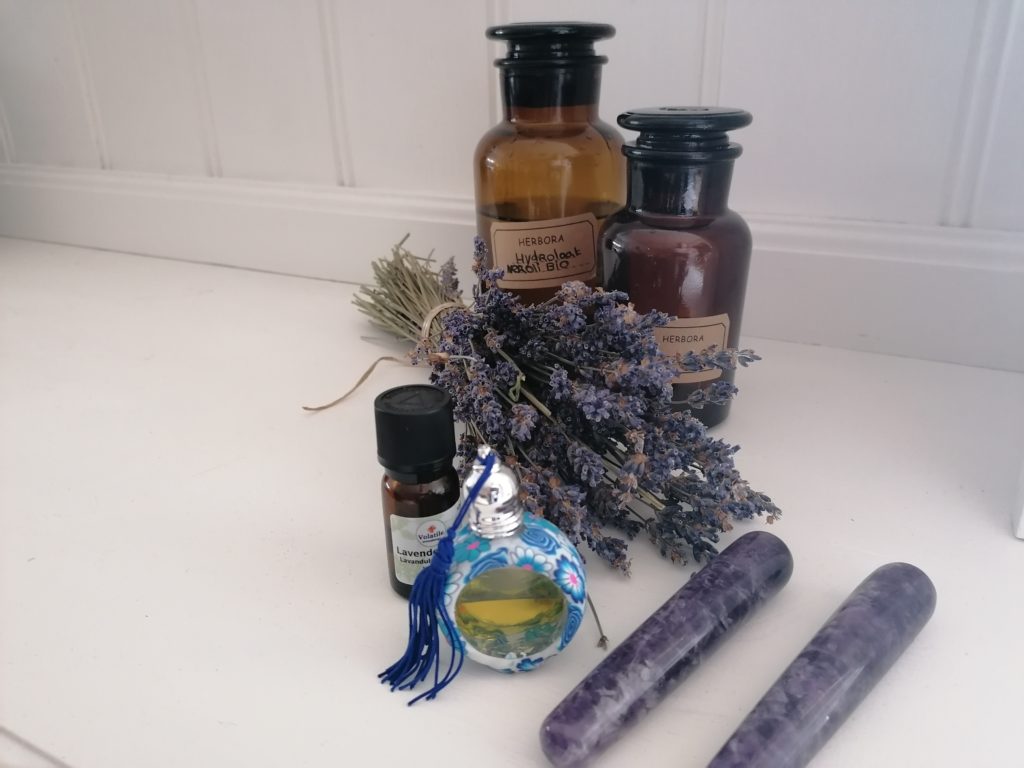 aroma- lavendel -amethist- gezichts-behandeling -